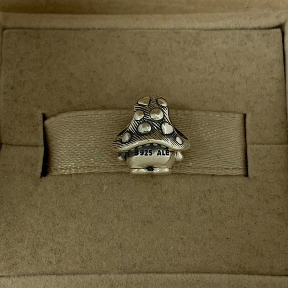 Pandora Cute Mushroom Charm - Picture 5 of 6